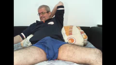 Snapshot of eyes12 chatting on December 4, 12:58 pm GEORGE online show from December 4, 12:58 pm