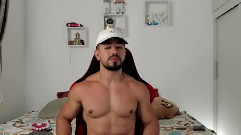 Ezzio Scolaro online show from April 14, 12:11 am