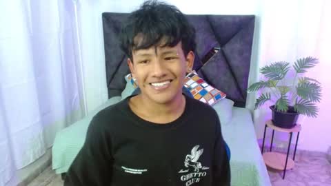 Snapshot of feliix18 chatting on September 23, 9:03 pm Felix online show from September 23, 9:03 pm