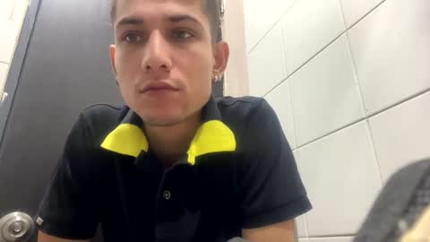 Snapshot of felipe227 chatting on February 28, 3:26 pm jhonatan felipe online show from February 28, 3:26 pm