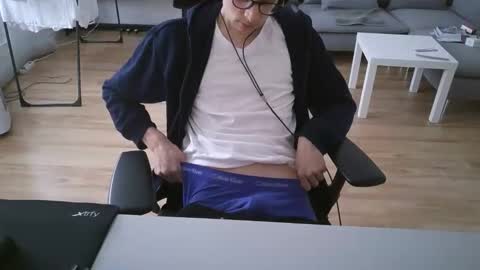felixsagg online show from December 9, 9:49 am
