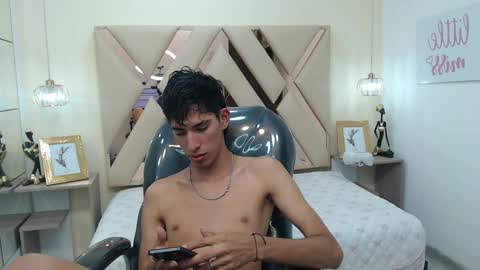 Snapshot of ferphoenix_ chatting on February 10, 3:24 am FER PHOENIX online show from February 10, 3:24 am