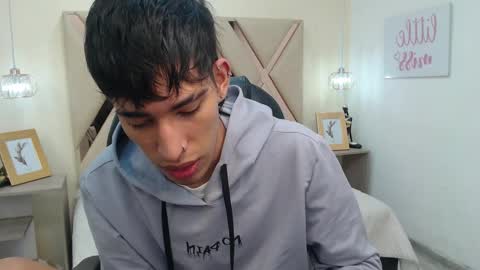 Snapshot of ferphoenix_ chatting on March 10, 3:34 am FER PHOENIX online show from March 10, 3:34 am