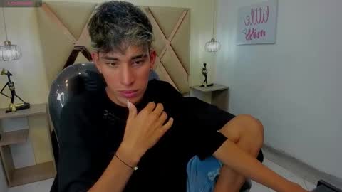 Snapshot of ferphoenix_ chatting on October 9, 3:44 am FER PHOENIX online show from October 9, 3:44 am