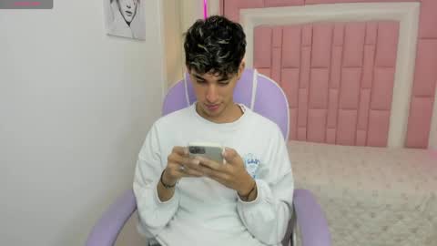 FER PHOENIX online show from April 25, 5:10 am