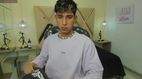 Snapshot of ferphoenix_ chatting on October 8, 3:22 am FER PHOENIX online show from October 8, 3:22 am
