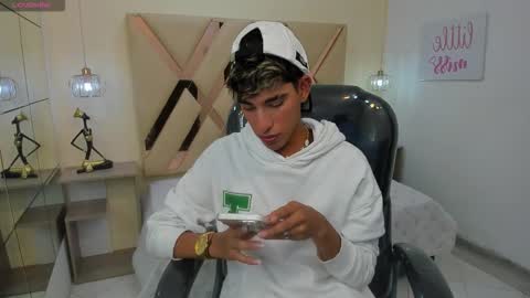 Snapshot of ferphoenix_ chatting on October 7, 3:21 am FER PHOENIX online show from October 7, 3:21 am