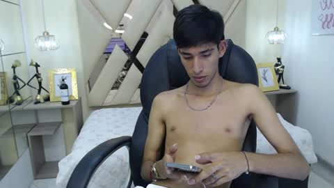Snapshot of ferphoenix_ chatting on February 14, 4:58 am FER PHOENIX online show from February 14, 4:58 am