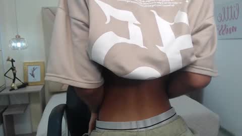 Snapshot of ferphoenix_ chatting on March 6, 3:35 am FER PHOENIX online show from March 6, 3:35 am
