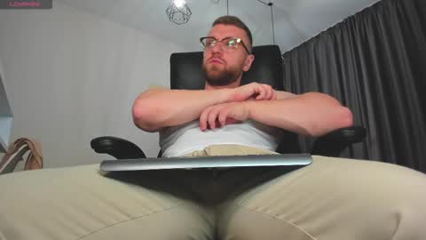 FindomGuyXXX online show from November 26, 8:23 pm