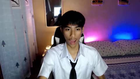 Snapshot of fineboii_rey18 chatting on September 22, 12:48 pm fineboii_rey18 online show from September 22, 12:48 pm