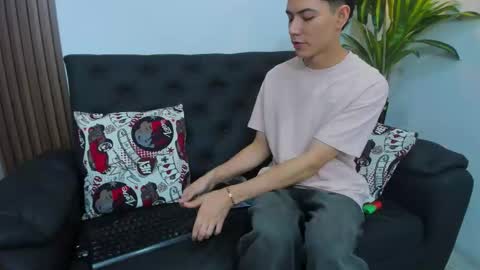 Nicolas online show from March 6, 8:06 pm