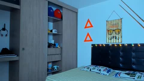 Elias Valencia online show from February 15, 9:05 am