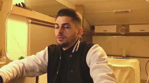 independent model online show from February 28, 6:18 pm