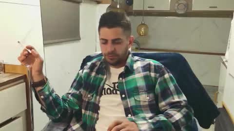 independent model online show from April 28, 5:28 pm