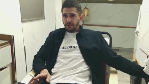 independent model online show from April 22, 7:29 pm