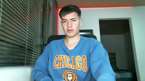 Snapshot of franccesco_699 chatting on March 7, 2:15 am franccesco_699 online show from March 7, 2:15 am