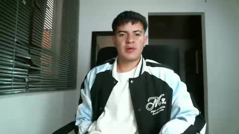 Snapshot of franccesco_699 chatting on October 15, 10:28 pm franccesco_699 online show from October 15, 10:28 pm