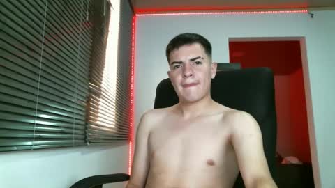 Snapshot of franccesco_699 chatting on February 4, 7:44 pm franccesco_699 online show from February 4, 7:44 pm