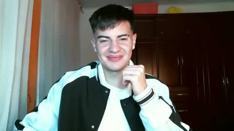 Snapshot of franccesco_699 chatting on December 5, 2:31 am franccesco_699 online show from December 5, 2:31 am