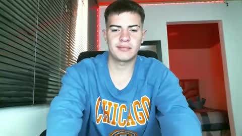 Snapshot of franccesco_699 chatting on February 13, 3:35 pm franccesco_699 online show from February 13, 3:35 pm