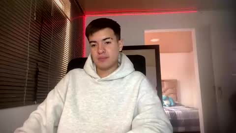 Snapshot of franccesco_699 chatting on March 4, 4:09 pm franccesco_699 online show from March 4, 4:09 pm