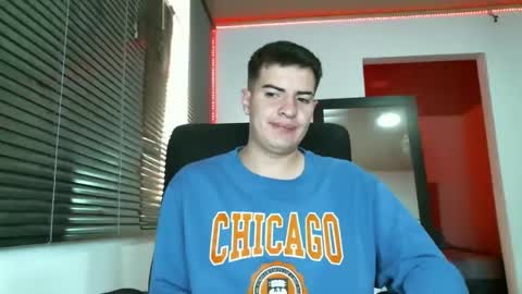 Snapshot of franccesco_699 chatting on February 9, 5:33 pm franccesco_699 online show from February 9, 5:33 pm