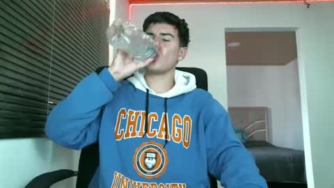 Snapshot of franccesco_699 chatting on January 7, 4:05 pm franccesco_699 online show from January 7, 4:05 pm