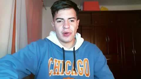 Snapshot of franccesco_699 chatting on December 17, 5:15 pm franccesco_699 online show from December 17, 5:15 pm
