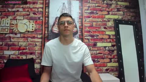 Snapshot of frank_millers chatting on January 21, 12:02 pm Frank online show from January 21, 12:02 pm