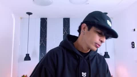 Franvill trato online show from November 26, 8:34 pm