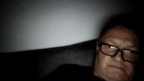 Snapshot of frauenfeind1 chatting on December 26, 6:52 am Wolfi online show from December 26, 6:52 am