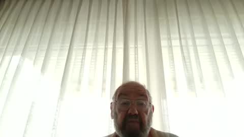 Snapshot of fredaldavid chatting on December 11, 9:10 am David Fredal online show from December 11, 9:10 am