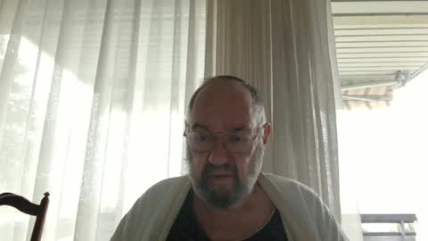 Snapshot of fredaldavid chatting on December 7, 10:34 am David Fredal online show from December 7, 10:34 am