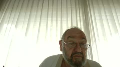 Snapshot of fredaldavid chatting on January 8, 9:32 am David Fredal online show from January 8, 9:32 am