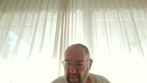 Snapshot of fredaldavid chatting on December 4, 9:51 am David Fredal online show from December 4, 9:51 am