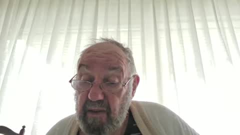 Snapshot of fredaldavid chatting on October 18, 8:30 am David Fredal online show from October 18, 8:30 am