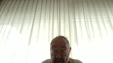 Snapshot of fredaldavid chatting on December 12, 10:02 am David Fredal online show from December 12, 10:02 am