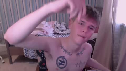 Snapshot of fredd_xanderrs chatting on October 13, 2:23 pm fredd_xanderrs online show from October 13, 2:23 pm
