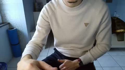 Snapshot of french_666999 chatting on January 15, 9:24 am French 666999 online show from January 15, 9:24 am