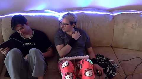 frill1 online show from March 8, 8:51 am