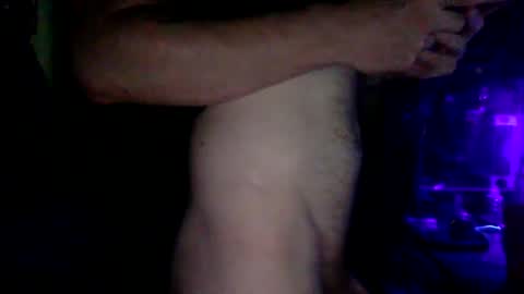 Snapshot of frog69man chatting on September 29, 9:10 pm Watch me cum online show from September 29, 9:10 pm