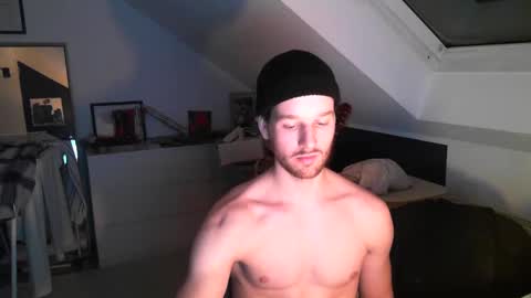 frozenyoga online show from December 13, 5:21 pm