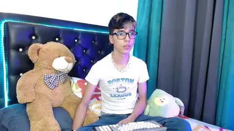 gabriel_x18 online show from February 12, 4:40 am