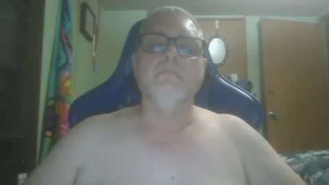 Snapshot of gadude45 chatting on October 7, 1:10 am gadude45 online show from October 7, 1:10 am