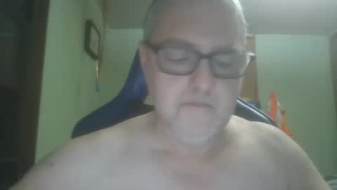 Snapshot of gadude45 chatting on October 21, 3:09 am gadude45 online show from October 21, 3:09 am