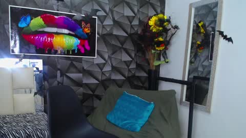Snapshot of gael__david chatting on December 6, 3:30 am Gael online show from December 6, 3:30 am