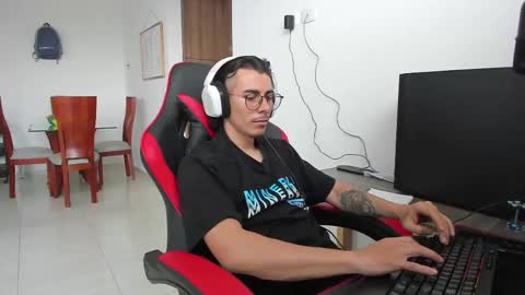 Snapshot of gametommy chatting on March 5, 4:13 pm Tommy online show from March 5, 4:13 pm