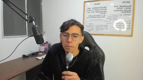Snapshot of gametommy chatting on December 17, 12:01 am Tommy online show from December 17, 12:01 am