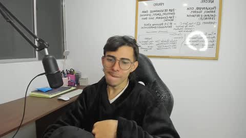 Snapshot of gametommy chatting on December 19, 11:46 pm Tommy online show from December 19, 11:46 pm